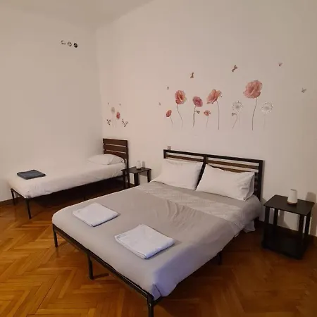 Dock Bay Lodge Hostel Apartment *