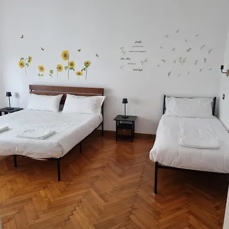 Dock Bay Lodge Hostel Apartment *
